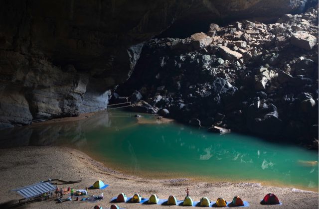 Voyage sur-mesure, La grotte de Son Doong, la plus grande grotte au monde
