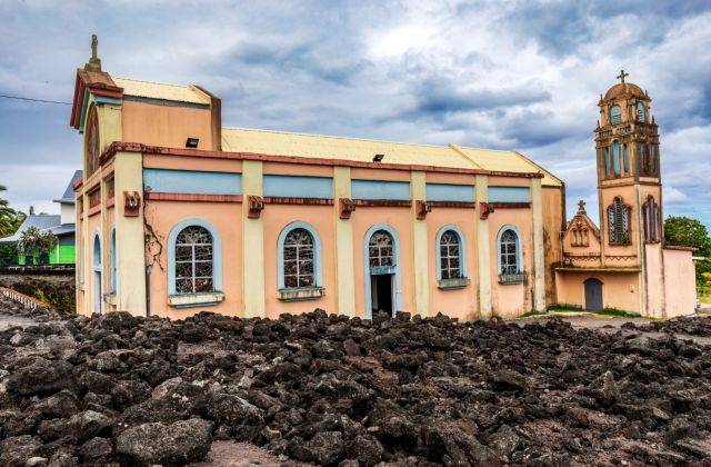 Voyage sur-mesure, L'histoire de l'église Notre-Dame des Laves