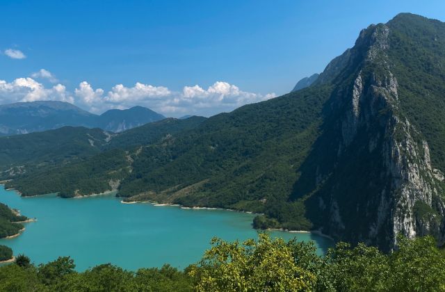 Voyage sur-mesure, À la découverte du lac Bovilla près de Tirana