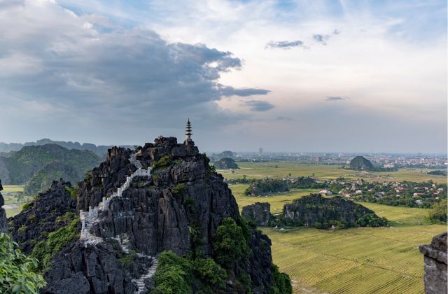 Voyage sur-mesure, Grimper sur la montagne Hang Múa