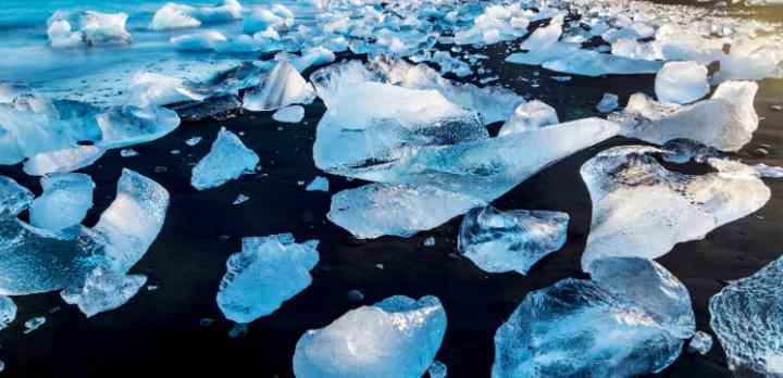 Voyage sur-mesure, Diamond Beach en Islande : un joyau de glace