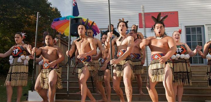 Voyage sur-mesure, Soirée dans un village Maori