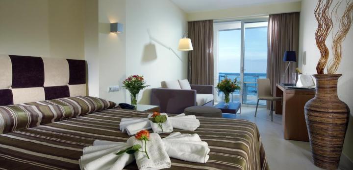 Voyage sur-mesure, Hôtel moderne en front de mer au coeur de la ville