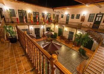 Voyage sur-mesure, Hôtel colonial