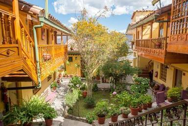 Voyage sur-mesure, Hôtel colonial