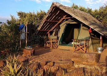 Voyage sur-mesure, Camp Masaï rustique en haut de la colline