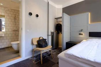 Voyage sur-mesure, Hôtel Budget central