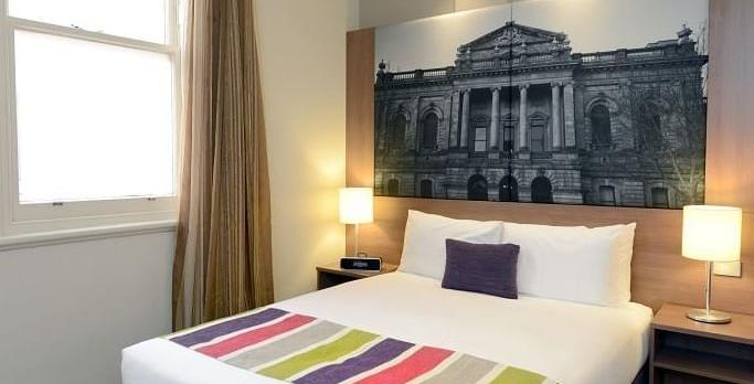 Voyage sur-mesure, Hôtel standard au centre d'Adelaïde