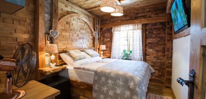 Voyage sur-mesure, B&B au coeur du village de Bled, style rustique mais confortable