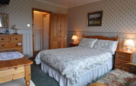 Voyage sur-mesure, B&B sur une colline surplombant Lochinver