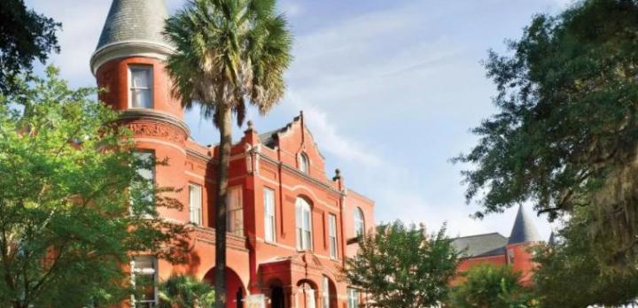 Voyage sur-mesure, Elégant manoir face au parc