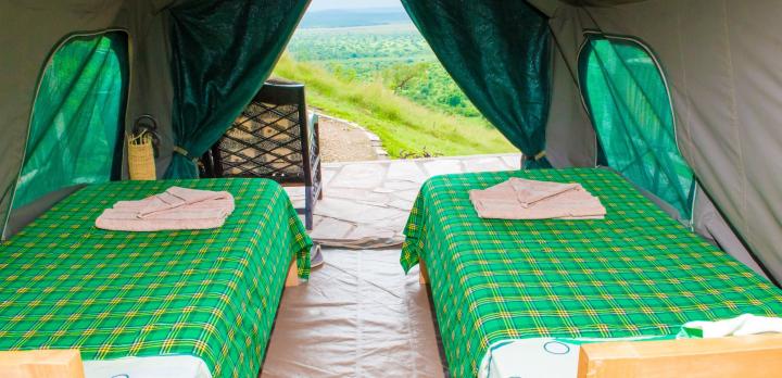 Voyage sur-mesure, Lodge de tentes avec une belle vue sur le parc