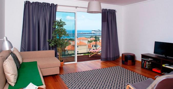 Voyage sur-mesure, Appartement cosy proche de la vieille ville avec vue sur mer