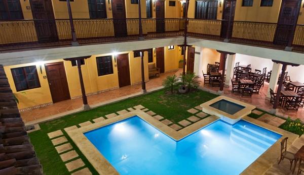 Voyage sur-mesure, Ancienne maison coloniale avec piscine et patio