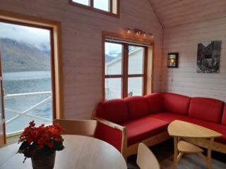 Voyage sur-mesure, Cottages et hôtel historique au bord du fjord ***