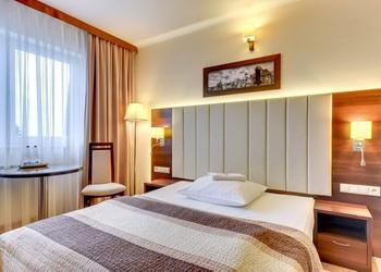 Voyage sur-mesure, Hotel confortable à l'extérieur de la vieille ville