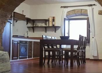 Voyage sur-mesure, Maison voûtée dans le centre historique