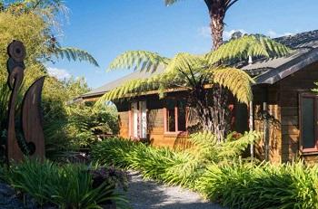 Voyage sur-mesure, Bungalows en bois vue mer