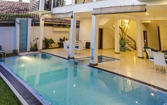 Voyage sur-mesure, Hôtel contemporain avec piscine