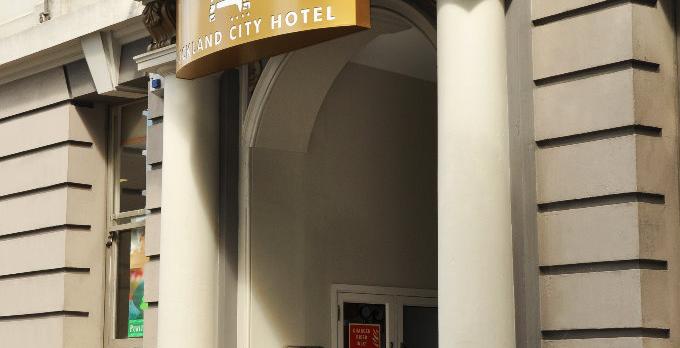 Voyage sur-mesure, Hôtel en centre ville