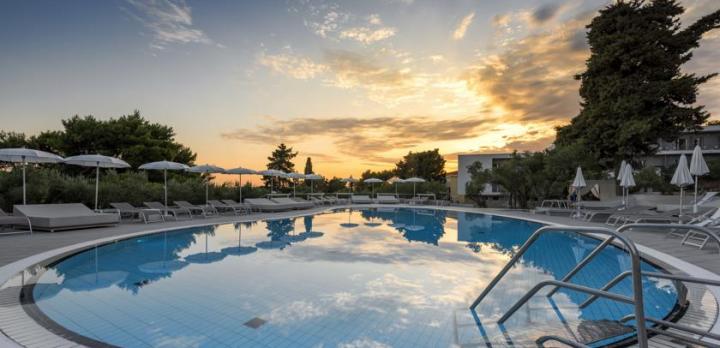 Voyage sur-mesure, Hôtel moderne bord de plage