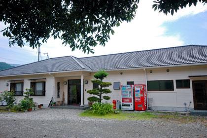 Voyage sur-mesure, Hébergement simple en bord de rivière