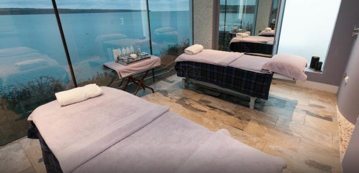 Voyage sur-mesure, Hôtel en bord de mer