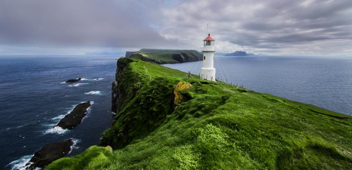 Voyage sur-mesure, Découverte des Îles Féroé en voiture, rencontres et biodiversité!