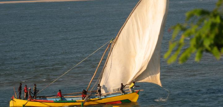 Voyage sur-mesure, Croisière en boutre ou pirogue traditionnelle autour de Nosy Be