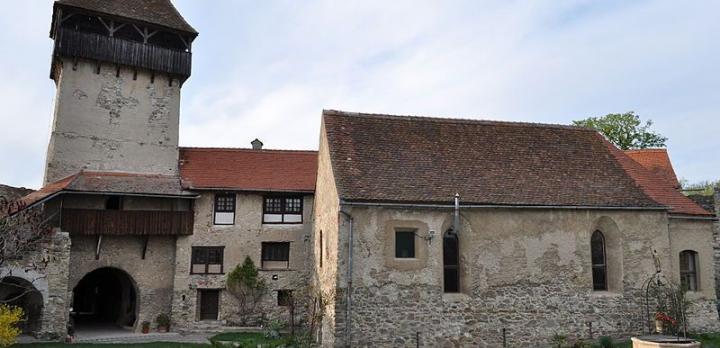 Voyage sur-mesure, Logement dans une forteresse paysanne du XIIIe siècle