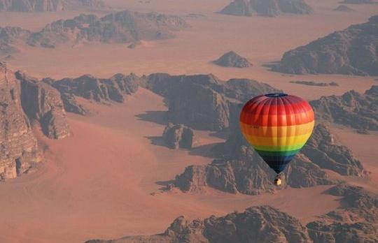 Voyage sur-mesure, Survol du wadi rum en Montgolfière