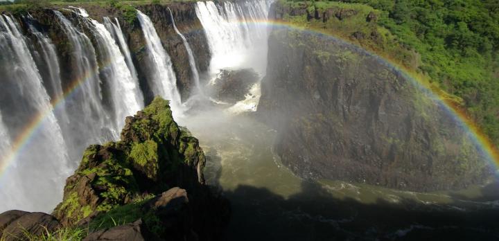 Voyage sur-mesure, Visite des Chutes Victoria et safari dans le parc Hwange