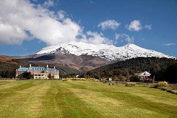 Voyage sur-mesure, Whakapapa
