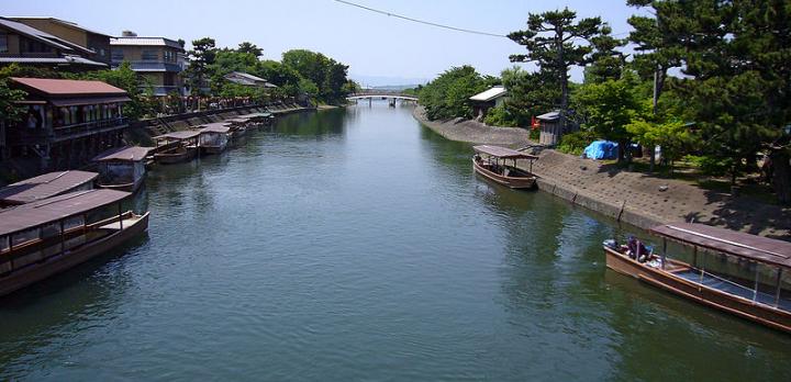 Voyage sur-mesure, Uji