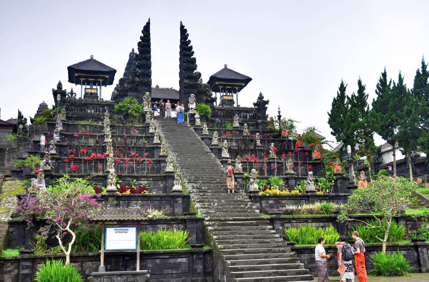Temple Besakih.jpg