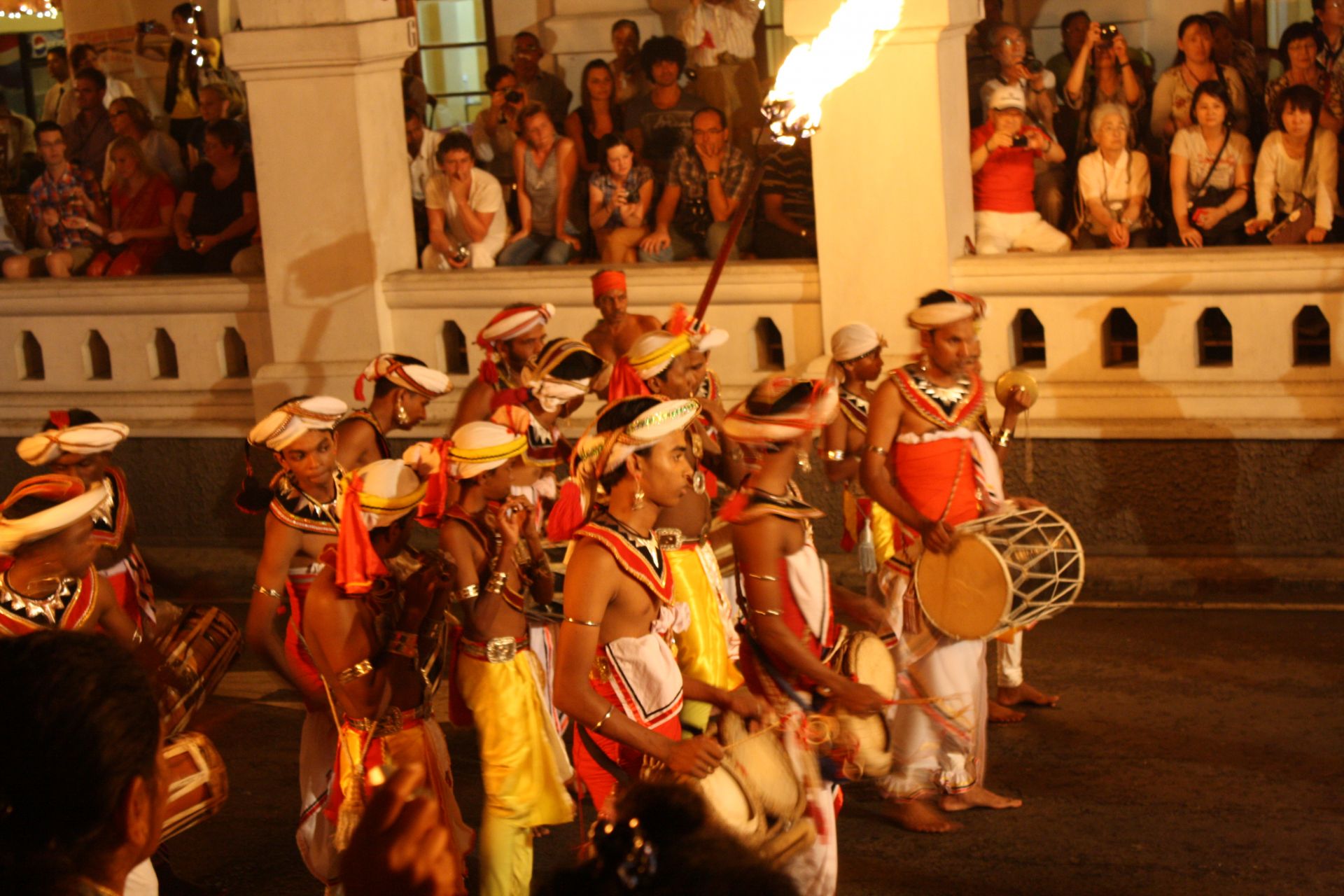 Voyage sur-mesure, Fête bouddhiste de Perahera