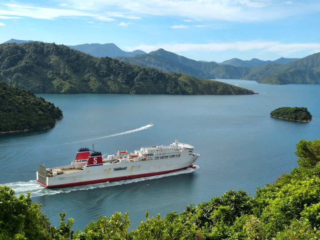 Voyage sur-mesure, Ferry à travers les Marlborough Sounds