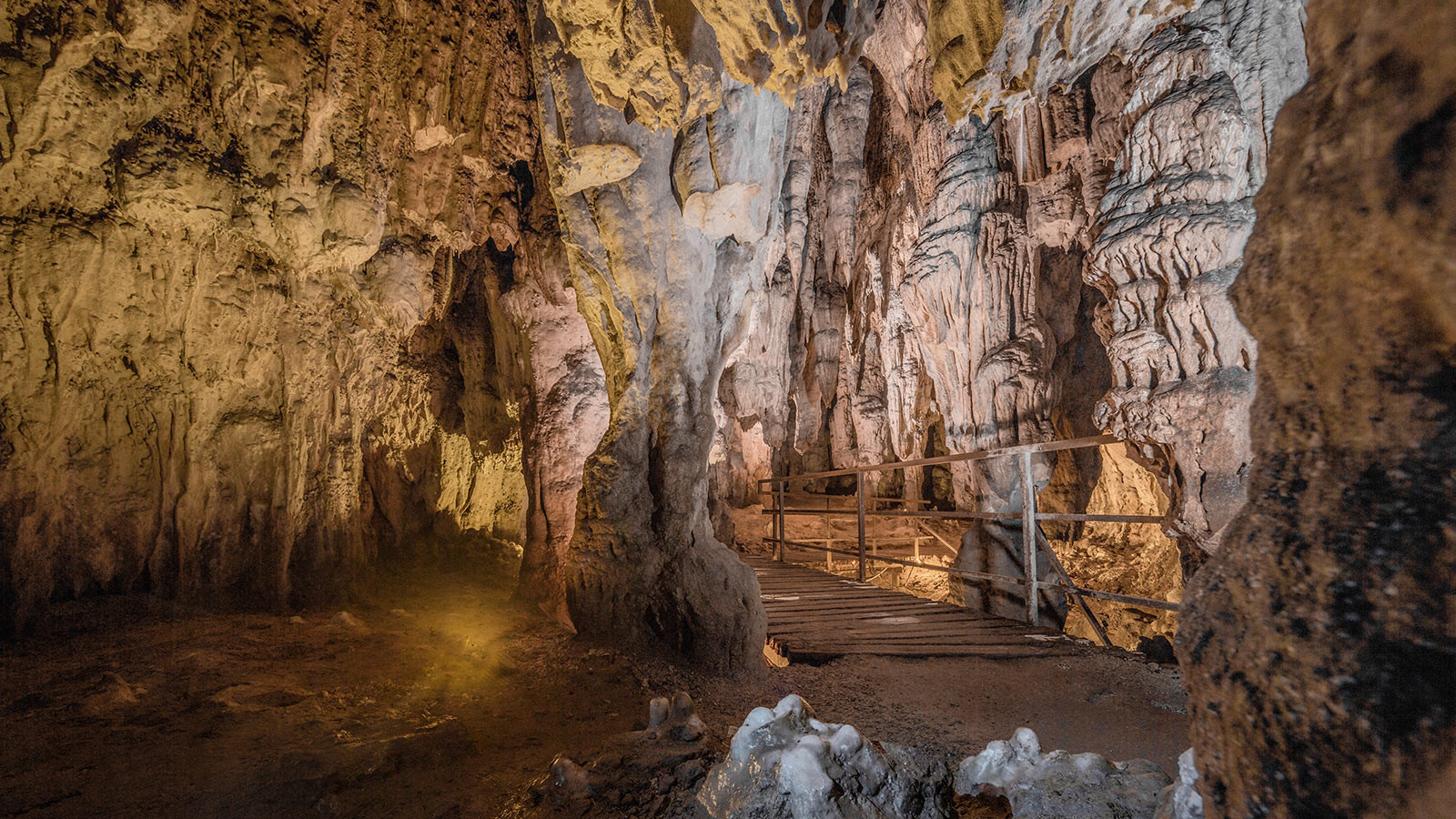 Voyage sur-mesure, Grottes de Barac