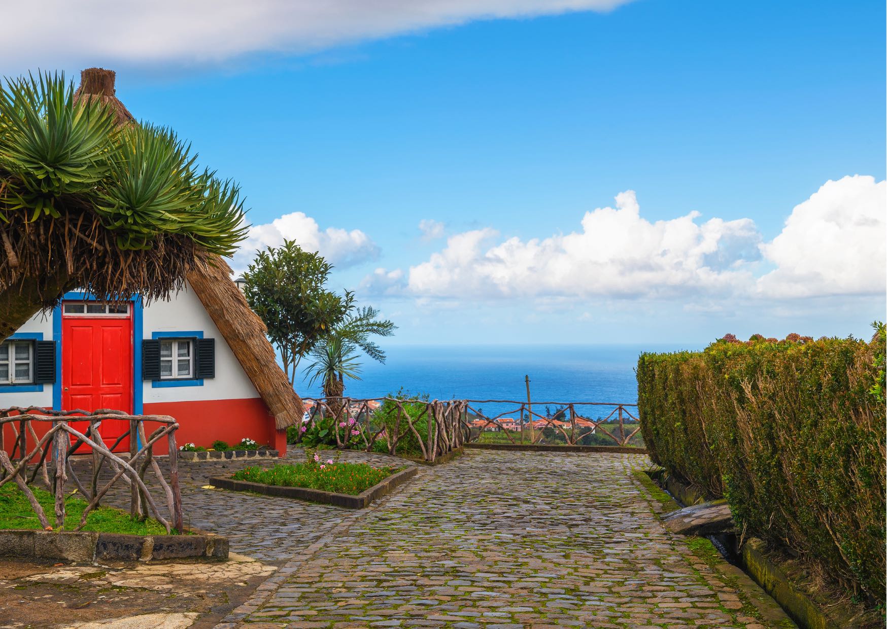 Voyage sur-mesure, Le village de Santana à Madère