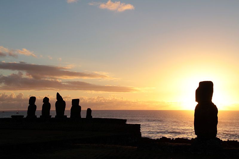 Voyage sur-mesure, Les statues d'Île de Pâques