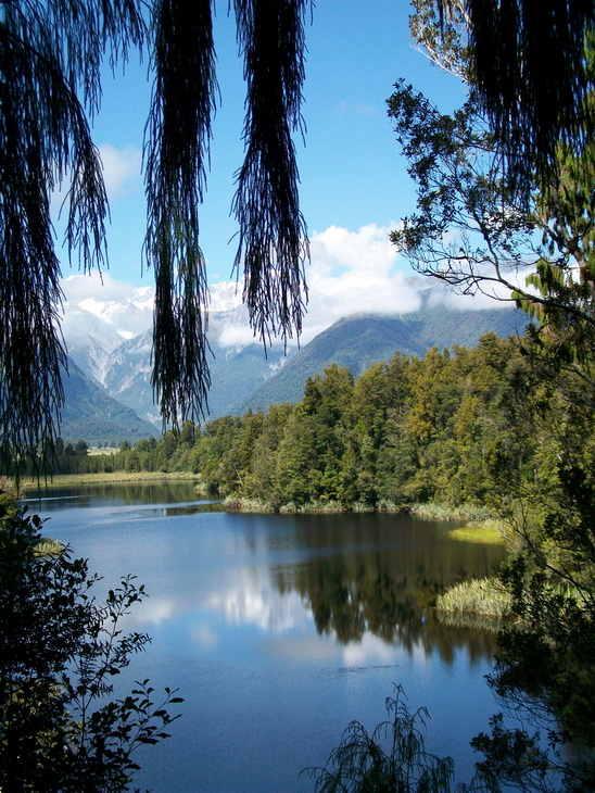 Voyage sur-mesure, Les deux îles de A à Z