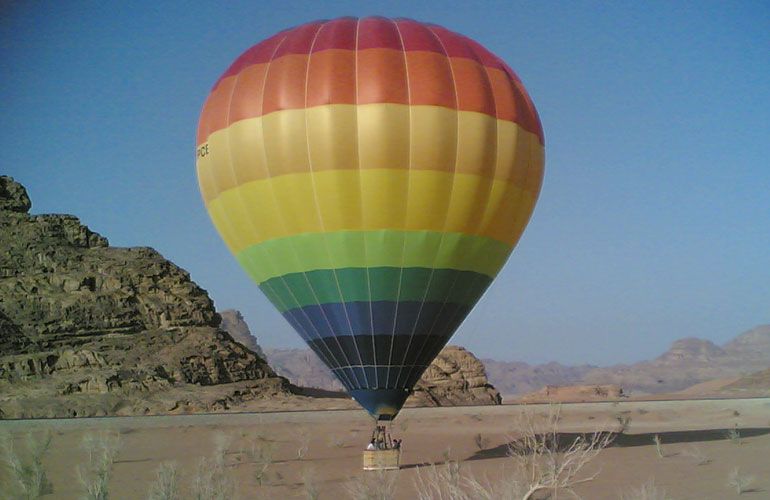 Voyage sur-mesure, Survol du wadi rum en Montgolfière